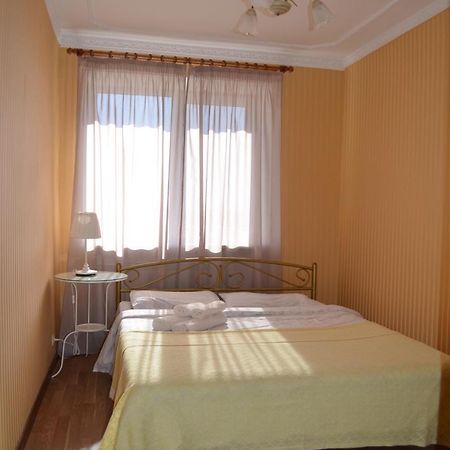 Apart Na Himnaziinoi Naberezhnii Apartamento Jarkov Exterior foto